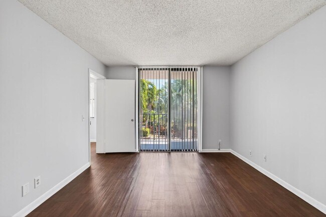 Building Photo - ONE BEDROOM ONE BATHROOM! WATERFRONT COMMUNITY!! W/D!