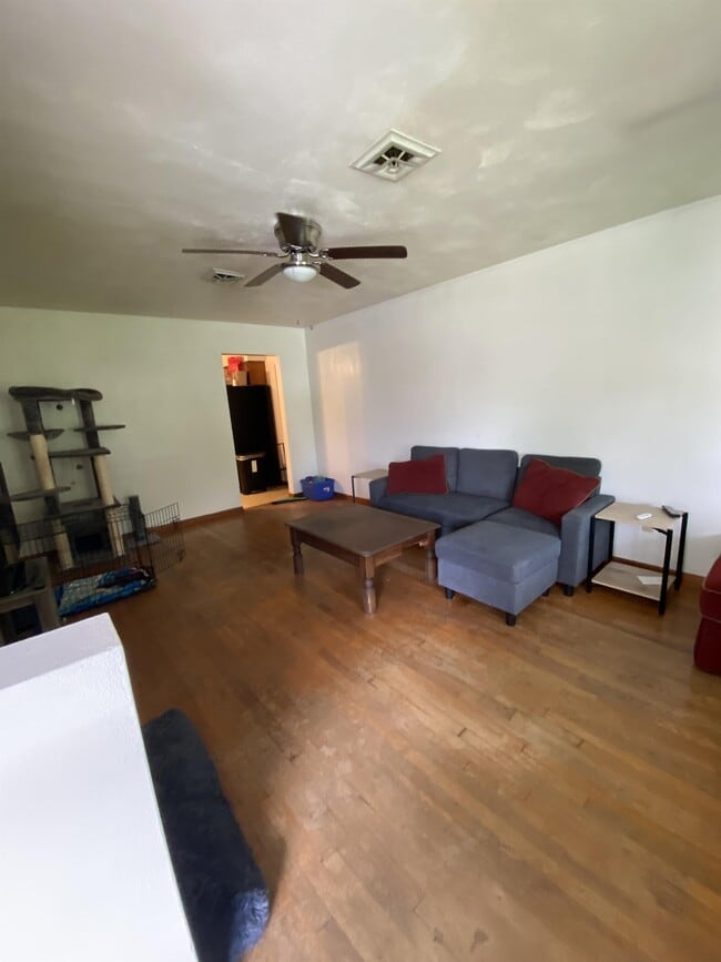 Building Photo - 1304 Maple