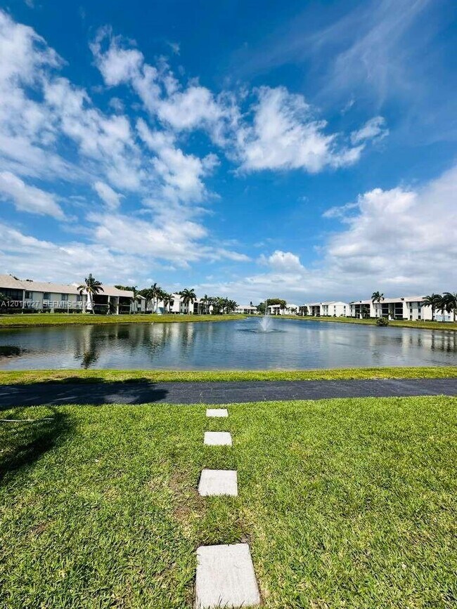 Building Photo - 1110 Green Pine Blvd