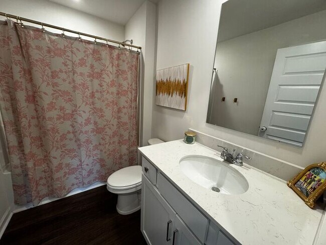 Building Photo - Beautiful 5 bedroom home available for rent