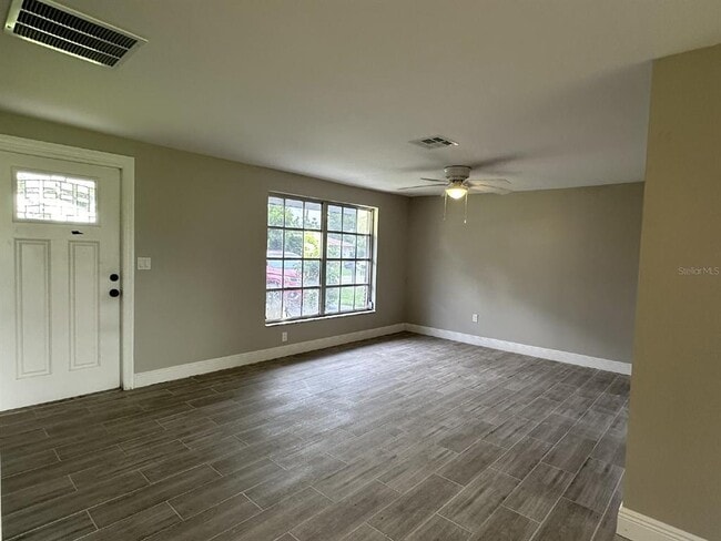 Building Photo - 2330 Lee Terrace