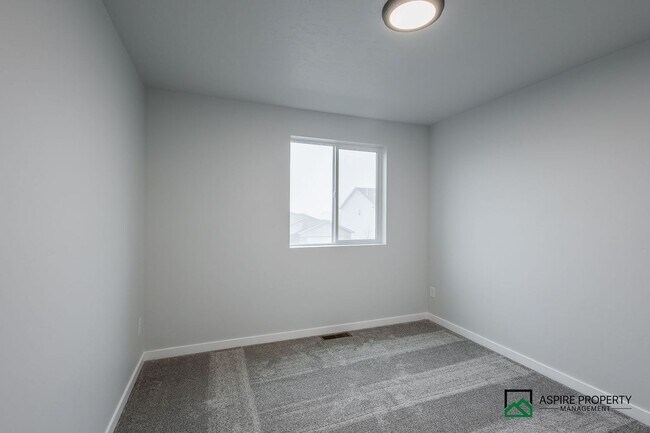 Building Photo - BRAND NEW 4 Bed 2.5 Bath Home