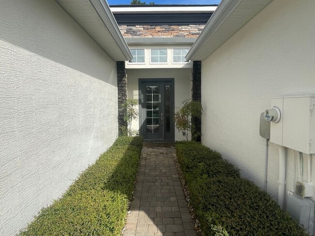 Building Photo - Beautiful 3 Bedroom 3 Bathroom home in Pla...