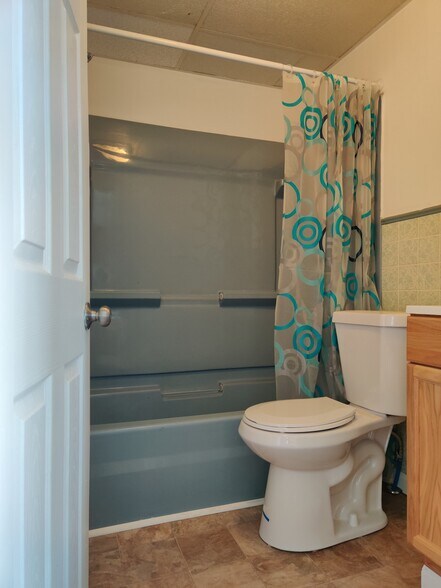 Building Photo - 915 W Elm St