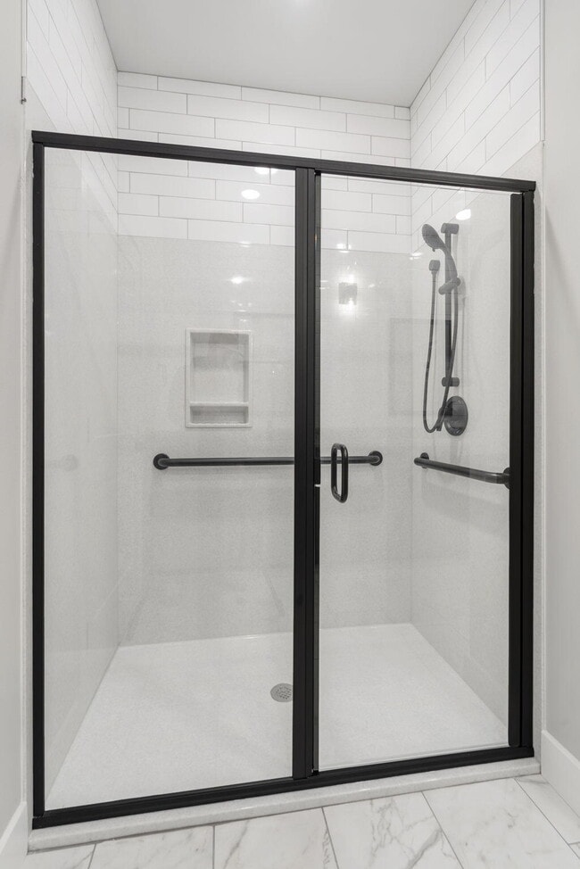 Building Photo - 5955 S Farm Rd 163