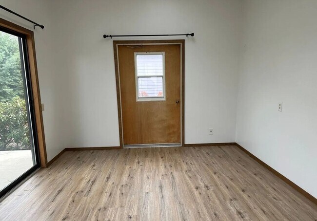 Building Photo - 2 Bed / 2 Bath Home with Lake Views Clubhouse – Hayden Lake