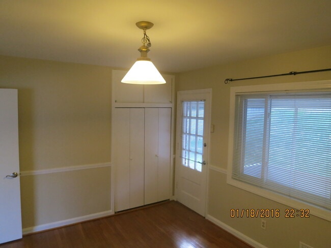 Building Photo - 3br Bethesda Rental