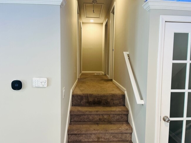 Building Photo - Beautiful 3 bedroom, 3 bathroom with large...