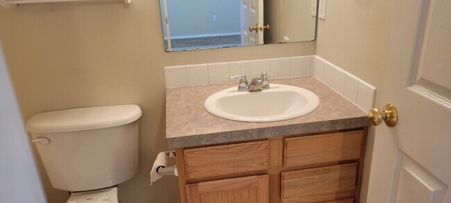 Building Photo - Caldwell 4 Bedroom 2 Bath Home + Bonus Room!