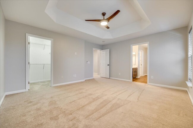 Building Photo - Fabulous 3 bedroom 2.5 bath townhome in Au...
