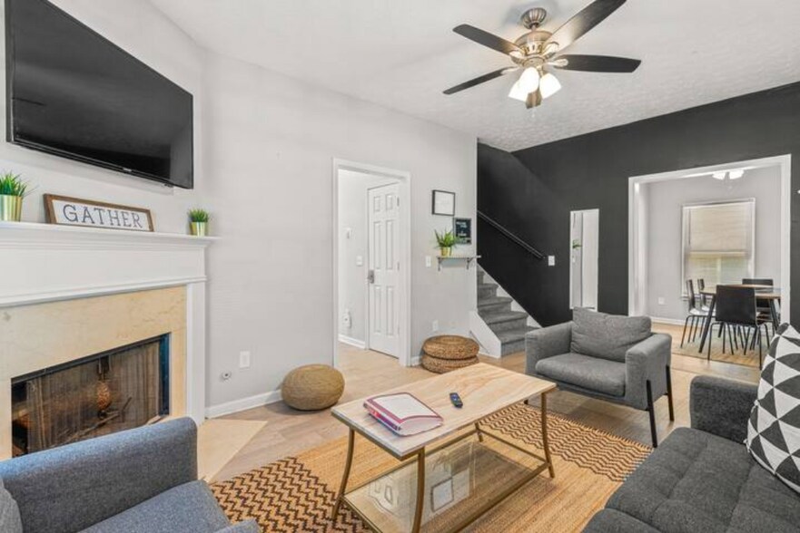 Unit A - Living Room - 1296 Sells Ave SW