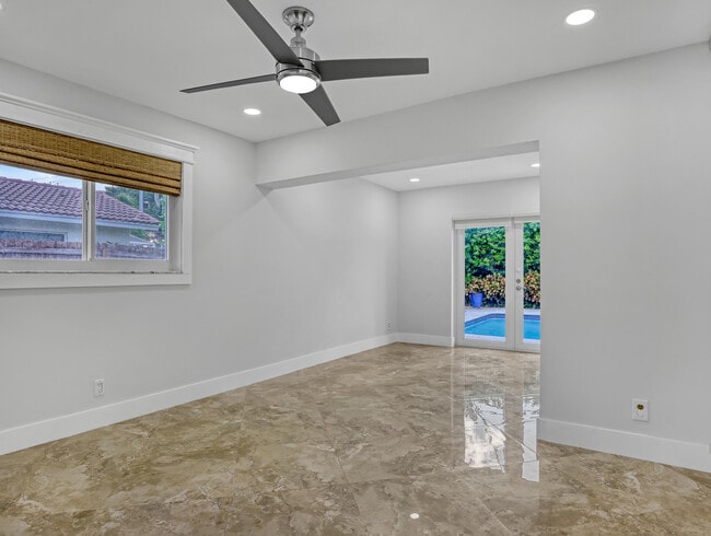 Building Photo - 1298 NW 4th St