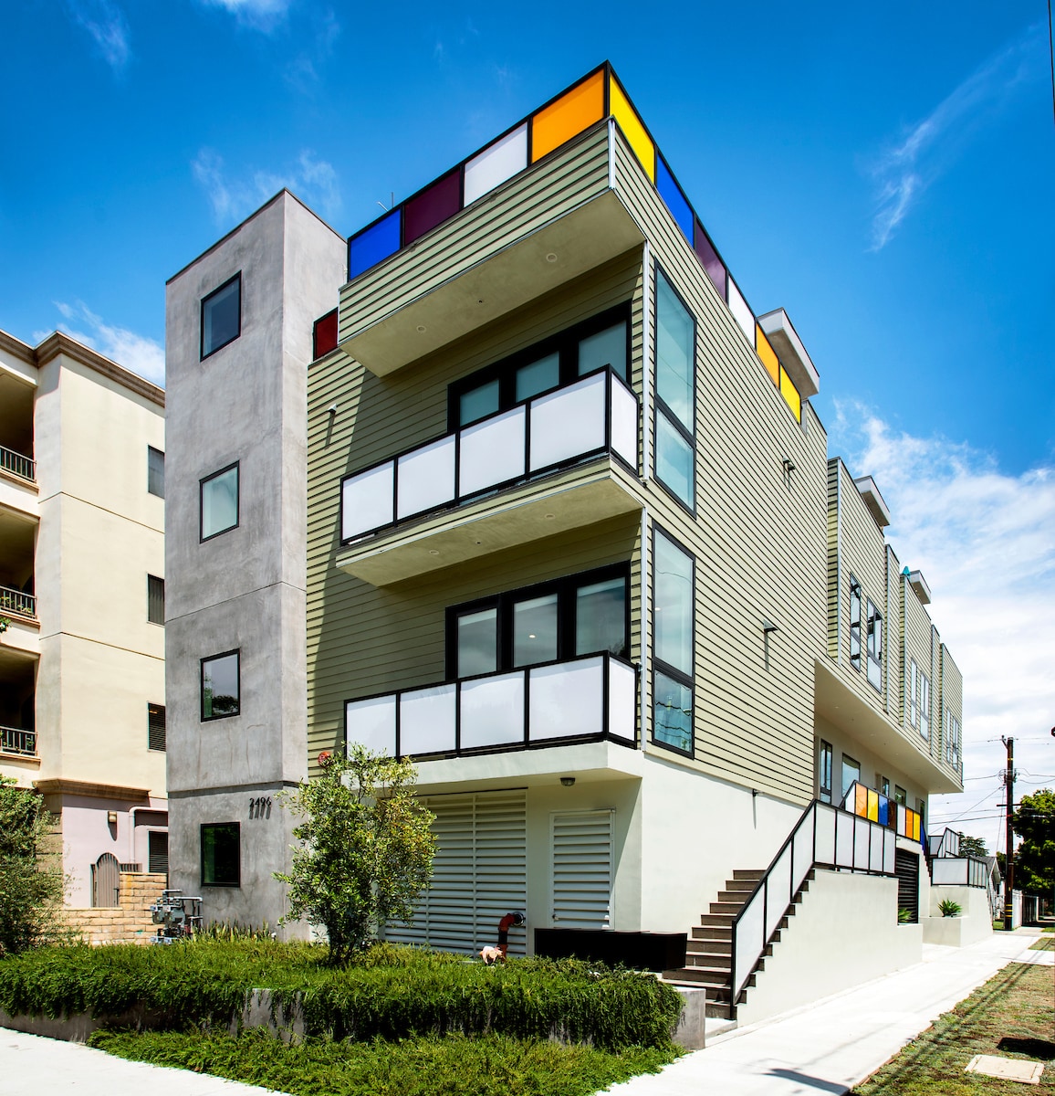 Building Photo - 2496 S CENTINELA Ave