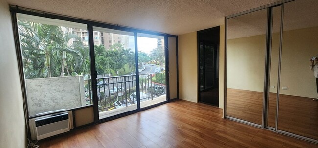 Building Photo - Pearl One building. Centrally located, water, sewer included!!