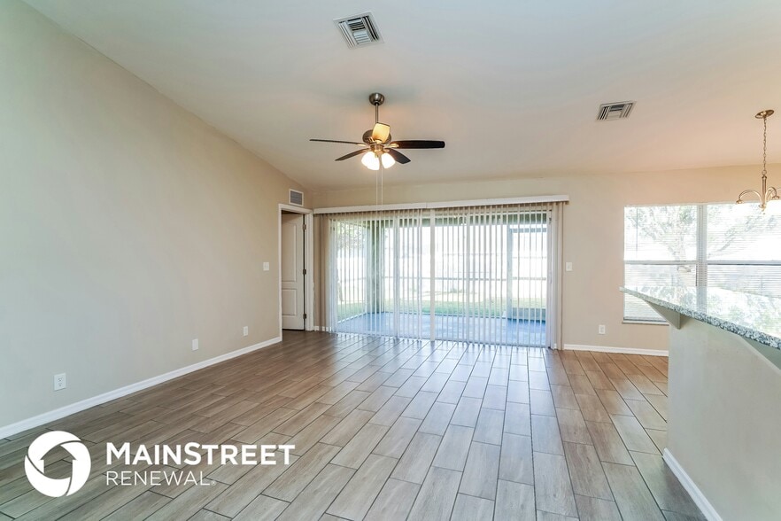 Building Photo - 916 NW 15th Ave