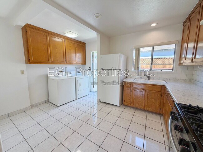 Building Photo - 5433 Cartwright Ave