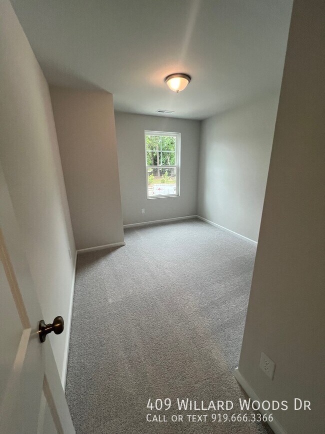 Building Photo - 409 Willard Wds Dr