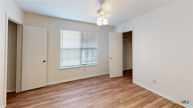 Building Photo - 3705 Hereford Ln