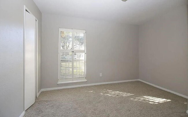 Building Photo - 4310 Kacee Dr
