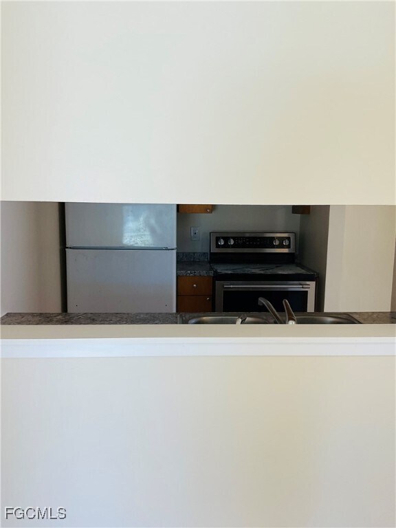 Building Photo - 633 SE 12th Ct