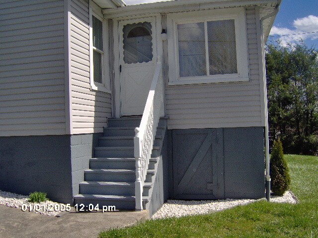 GUEST ENTRANCE - 100 Poplar St