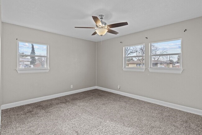 Building Photo - 1308 Laurel Ave