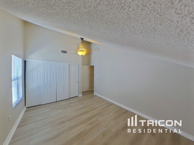 Building Photo - 4335 Olive Ave