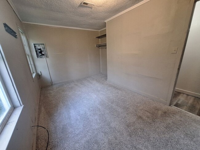 Building Photo - Affordable 3 Bedroom Duplex