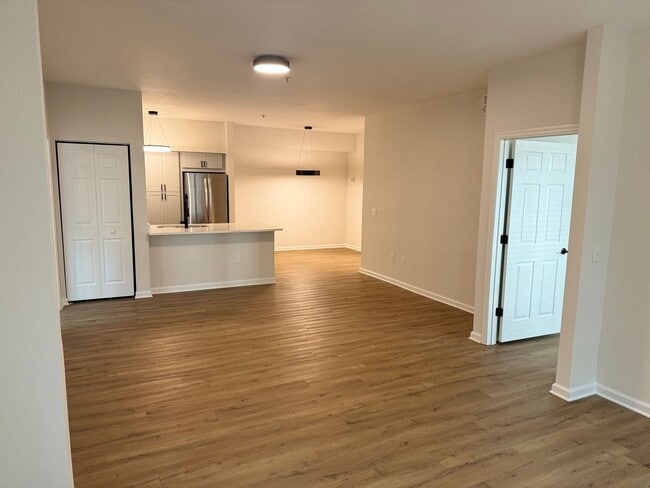 Building Photo - Barrington Park Condos! Renovated Ground F...