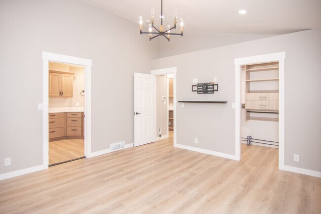 Building Photo - Bountiful Home w/ 2 Car Garage, EV Charger, & Updated Remodeling