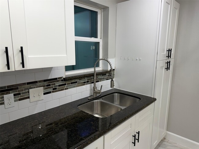 Building Photo - 6015 W Airport Blvd