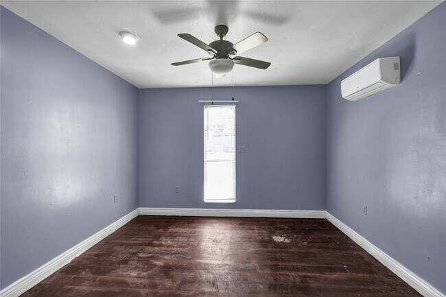 Building Photo - 109 N Rock Island St