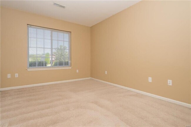 Building Photo - Home in Pioneer Ridge – Pet Friendly & Min...