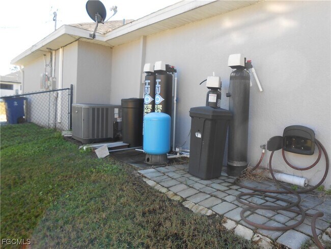 Building Photo - 601 Clayton Ave