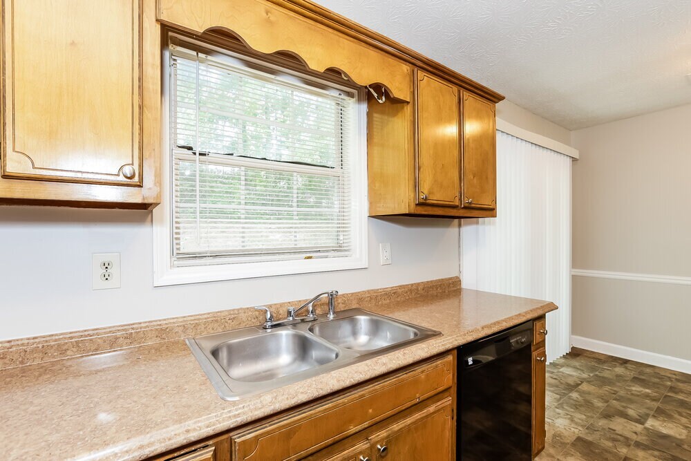 Building Photo - 225 River Birch Dr