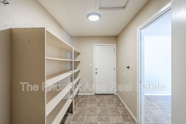 Building Photo - 1556 W Peralta Ave