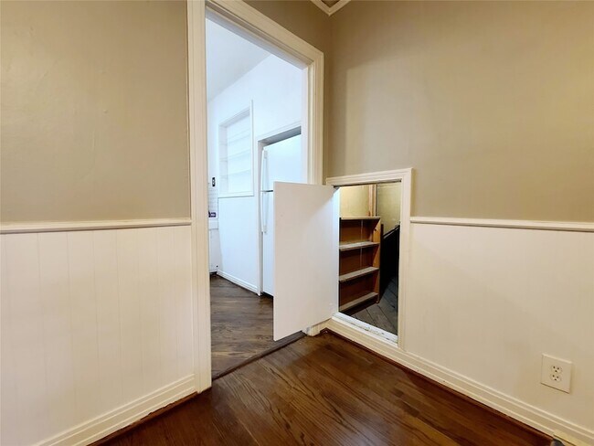 Building Photo - 5920 La Vista Dr