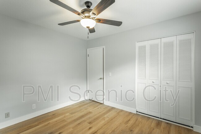 Building Photo - 508 Briar Park Ln