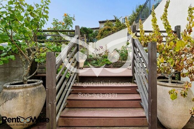 Building Photo - 727 Moraga St