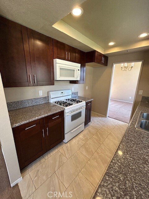 Building Photo - 13646 Kings Canyon Ct