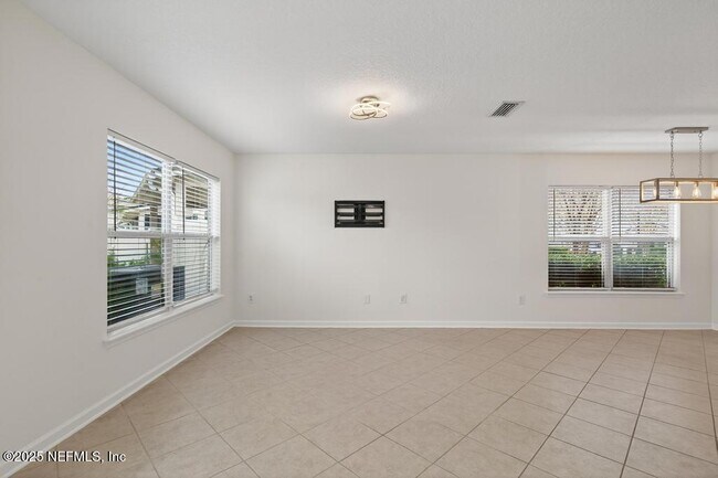 Building Photo - 411 Walnut Dr