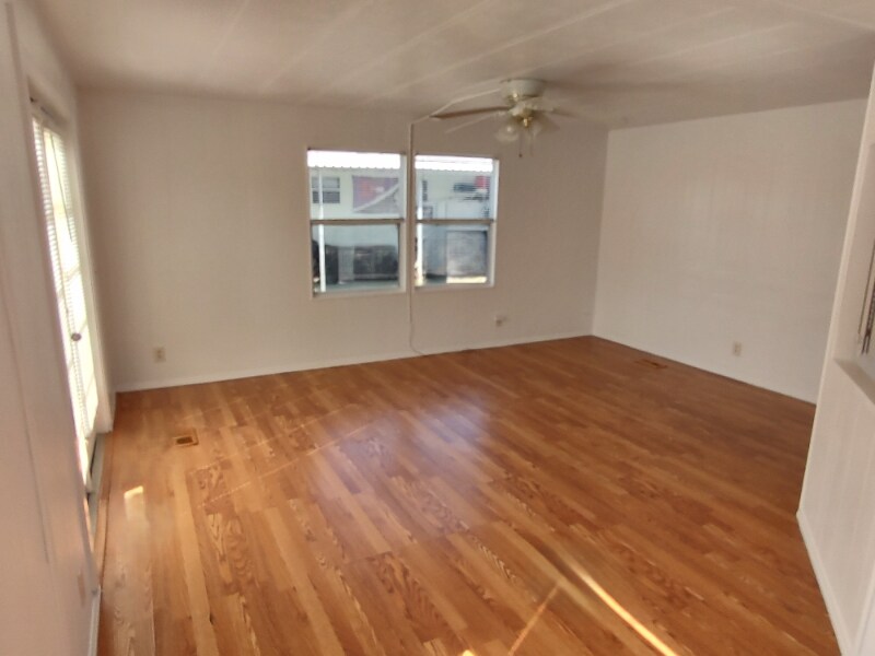 Building Photo - 900 9th Ave E