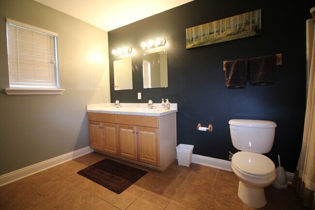 Building Photo - Spacious 3 Bedroom Home in Fort Walton Beach