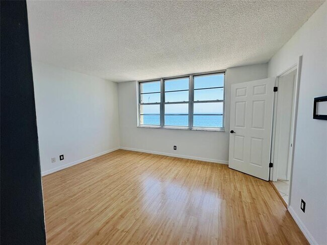 Building Photo - 750 N Ocean Blvd