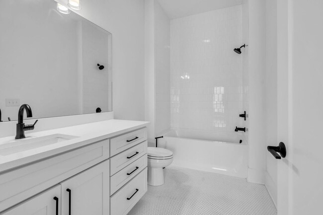 Building Photo - Modern Living in Wedgewood Houston