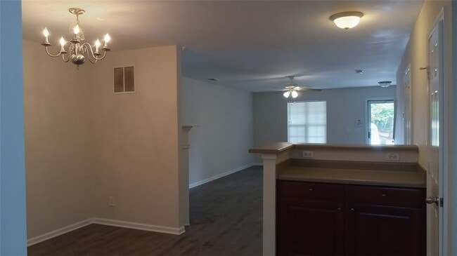 Building Photo - 755 Crestwell Cir