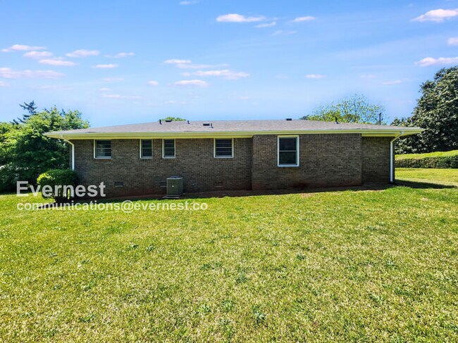 Building Photo - Lovely 3-Bedroom Home with Carport / Pet-F...
