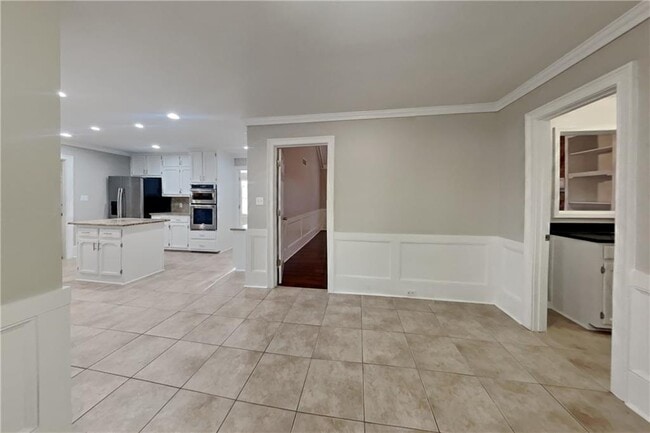 Building Photo - 506 Daisy Nash Dr SW