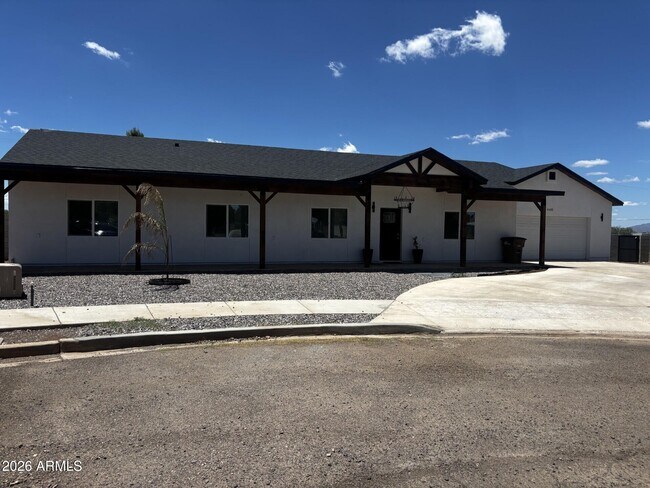 Building Photo - 4000 Santa Fe Ave