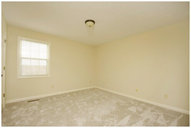 Building Photo - 105 Oakmont Ln